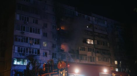 Ворог ударив по Києву балістикою та дронами, понад 10 людей поранені
