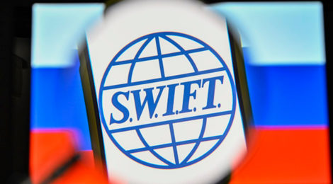 ЄС планує відключити 20 російських банків від SWIFT – Bloomberg