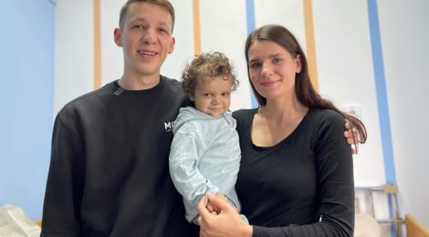 Малюка, якому вперше в Україні, у Львові виконали спліт-трансплантацію печінки, виписали додому
