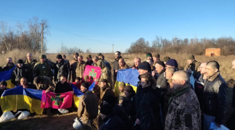 Ще 60 Героїв, з них 34 – оборонці Маріуполя їдуть додому:  Україна провела черговий обмін